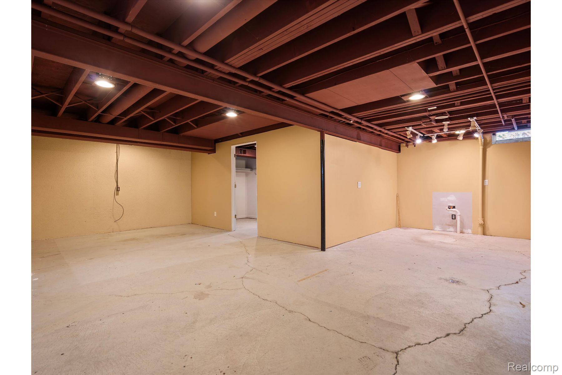 49446 Monte Road New Baltimore, MI 48047 - Photo 36 of 39 Gallery Image 36