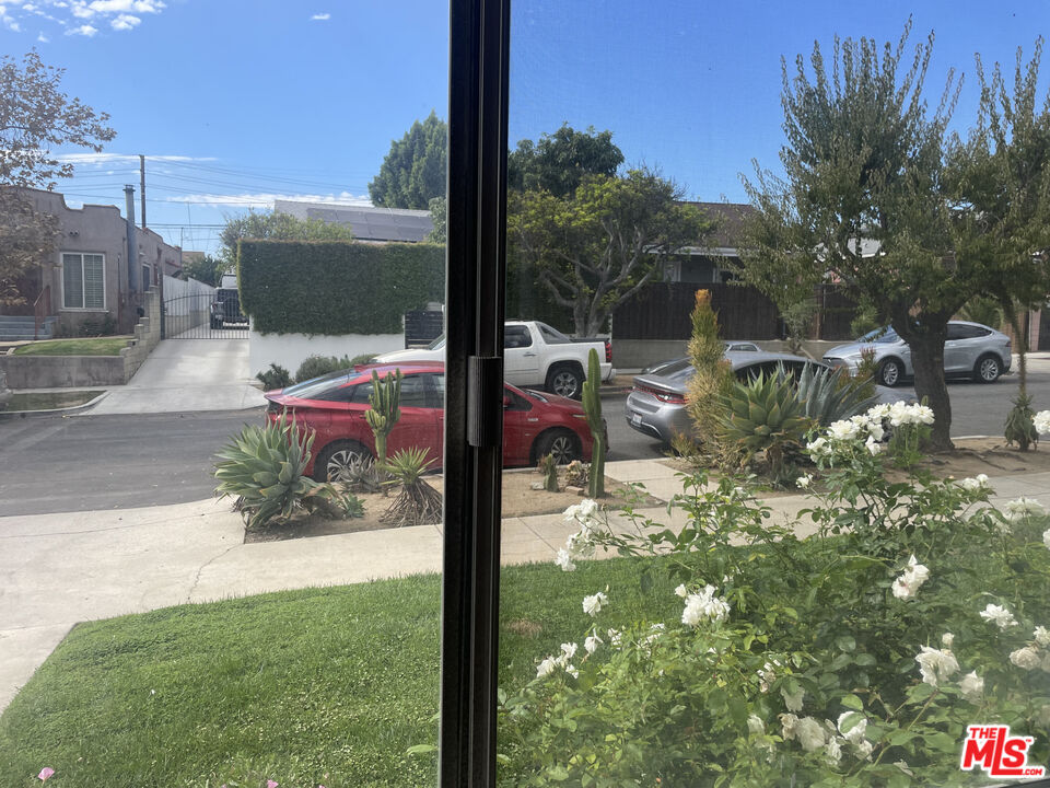 1150 North Commonwealth Avenue, Unit 1 Los Angeles, CA 90029 - Photo 8 of 11