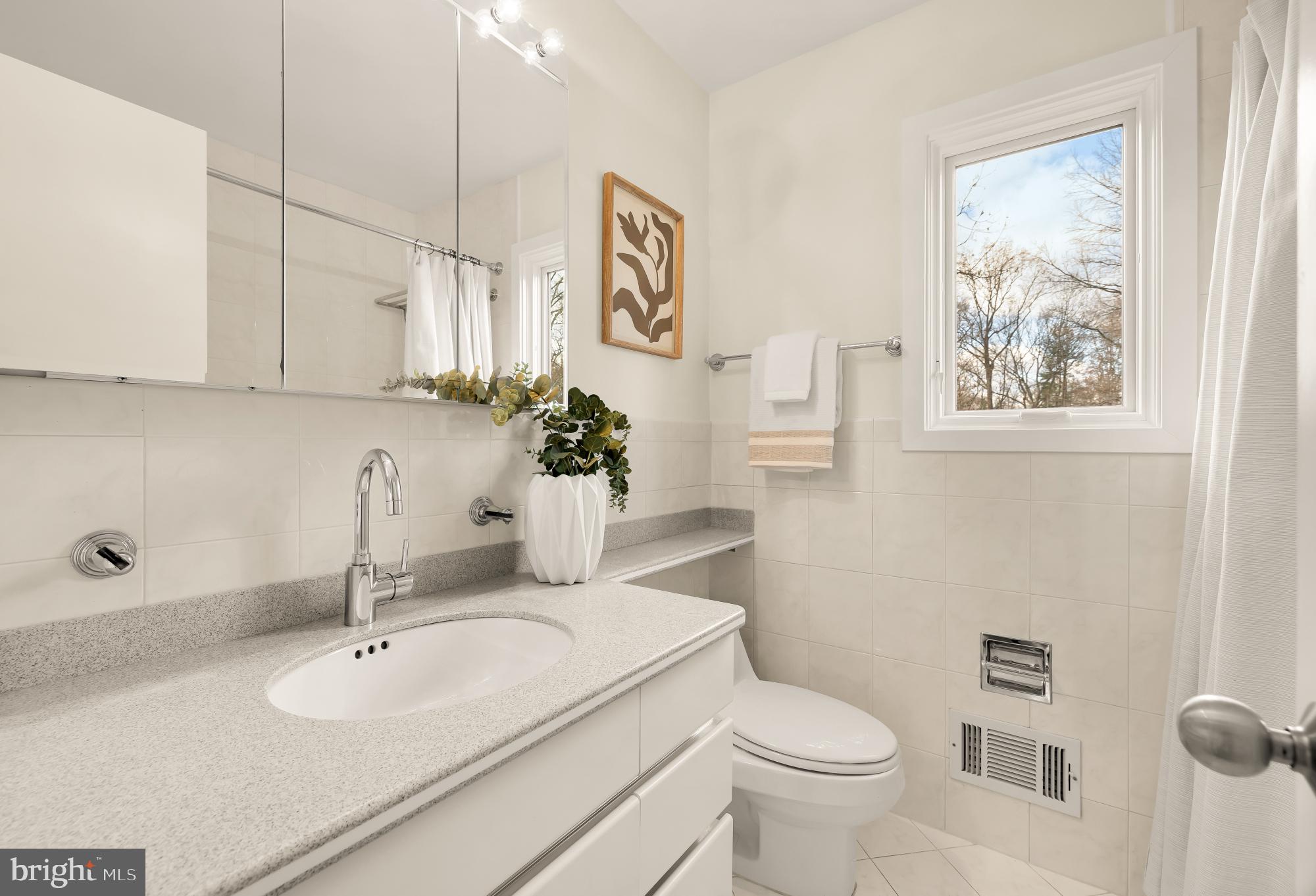 8809 Hidden Hill Lane Potomac, MD 20854 - Photo 32 of 55