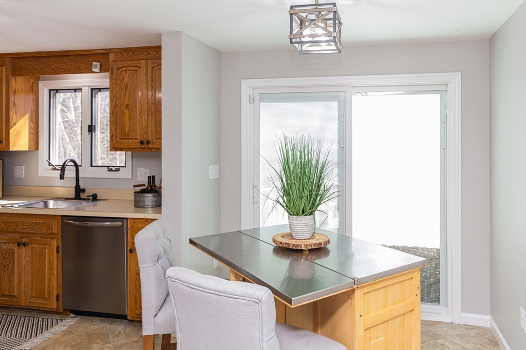 5 Kathleen Road Bridgewater, MA 02324 - Photo 8 of 42