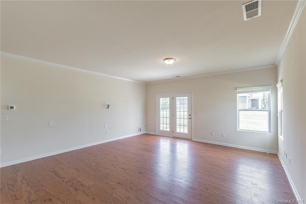 11120 Chapeclane Road, Unit 18 Charlotte, NC 28278 - Photo 4 of 9 Gallery Image 4
