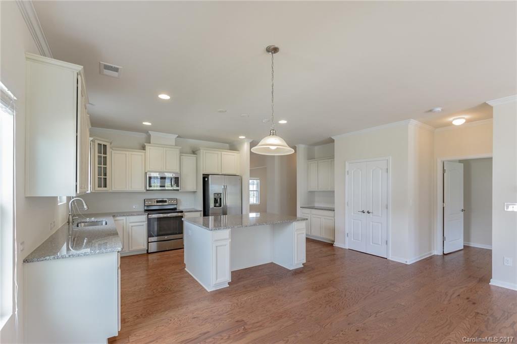 11120 Chapeclane Road, Unit 18 Charlotte, NC 28278 - Photo 5 of 9 Gallery Image 5