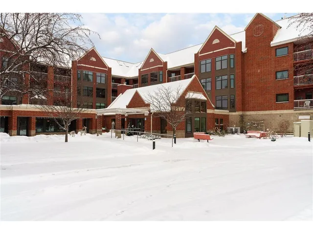 $129,900 | 500 County B Road West, Unit 113, Roseville, MN 55113