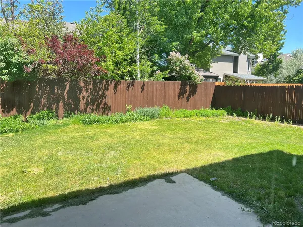 a view of a yard with a small cabin