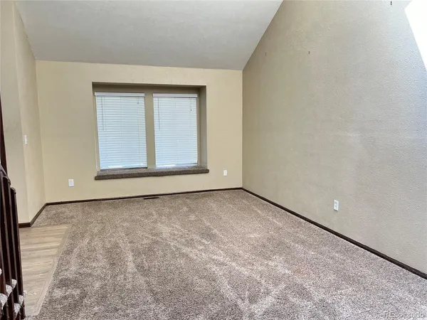 a view of empty room with window