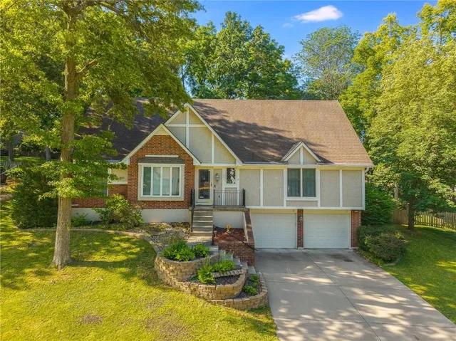 $369,950 | 1602 Northwest Weatherstone Lane, Blue Springs, MO 64015