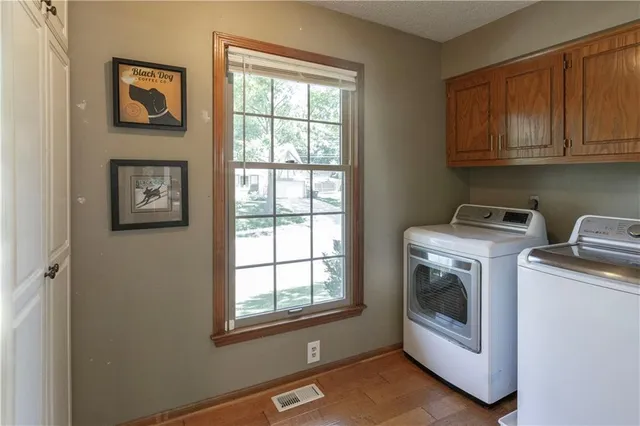 $369,950 | 1602 Northwest Weatherstone Lane, Blue Springs, MO 64015