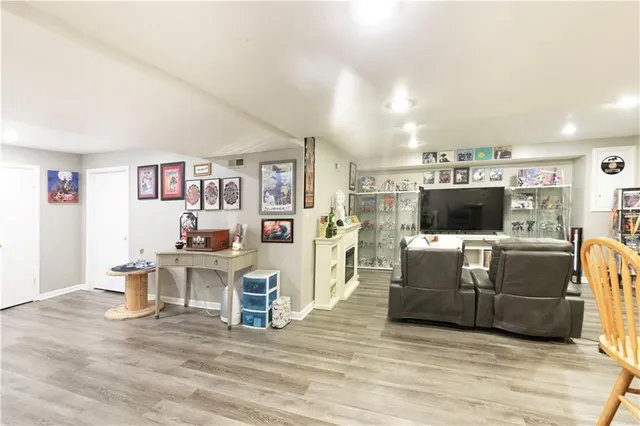 $369,950 | 1602 Northwest Weatherstone Lane, Blue Springs, MO 64015