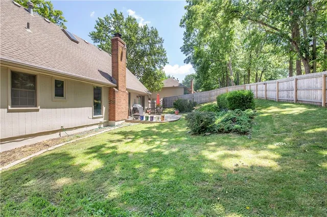 $369,950 | 1602 Northwest Weatherstone Lane, Blue Springs, MO 64015