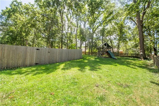 $369,950 | 1602 Northwest Weatherstone Lane, Blue Springs, MO 64015