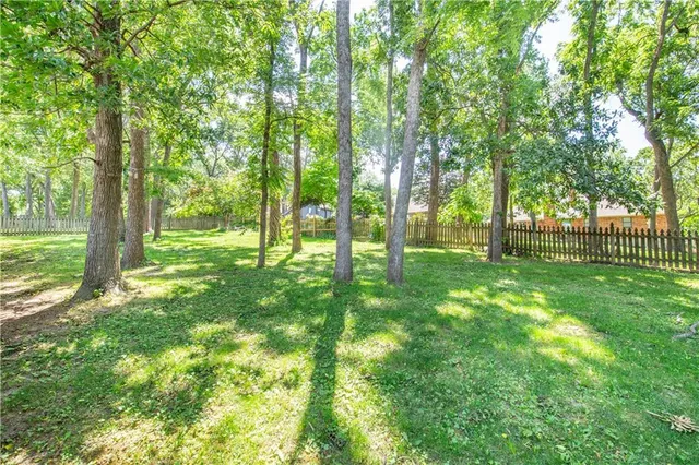 $369,950 | 1602 Northwest Weatherstone Lane, Blue Springs, MO 64015