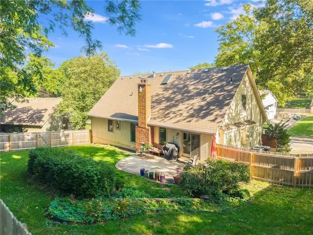 $369,950 | 1602 Northwest Weatherstone Lane, Blue Springs, MO 64015