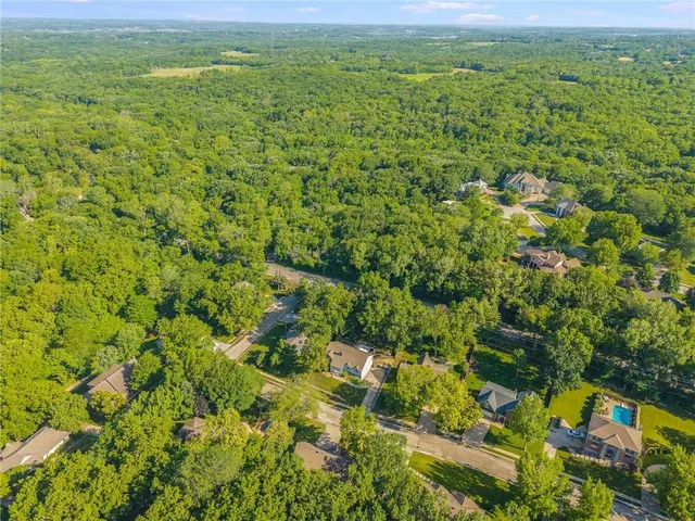 $369,950 | 1602 Northwest Weatherstone Lane, Blue Springs, MO 64015