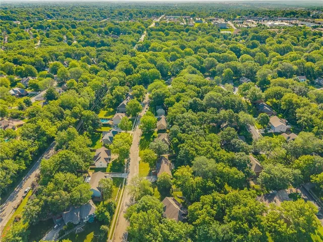 $369,950 | 1602 Northwest Weatherstone Lane, Blue Springs, MO 64015