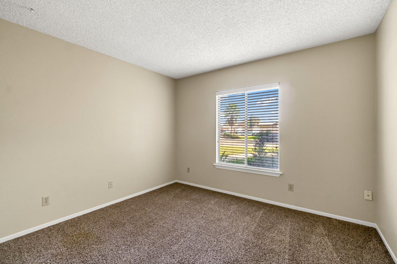 3837 North State Street Fresno, CA 93722 - Photo 19 of 33 an empty room with a window