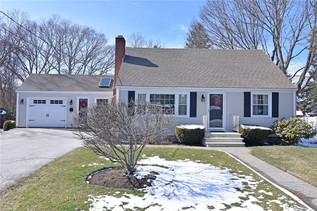 155 Overfield Road East Greenwich, RI 02818 - Photo 4 of 27 Exterior Front