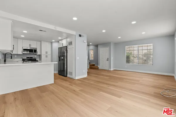 $3,350 | 18812 Vista Del Canon, Unit D, Newhall, CA 91321