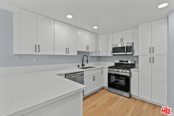 $3,350 | 18812 Vista Del Canon, Unit D, Newhall, CA 91321