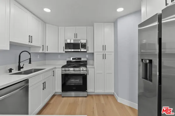 $3,350 | 18812 Vista Del Canon, Unit D, Newhall, CA 91321