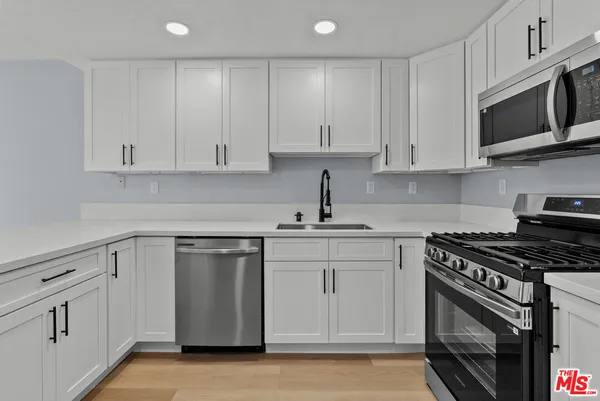 $3,350 | 18812 Vista Del Canon, Unit D, Newhall, CA 91321