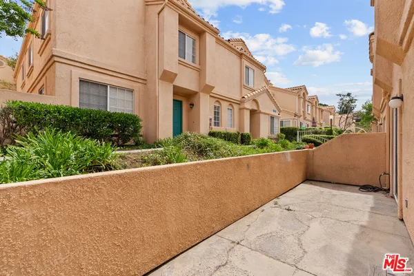 $3,350 | 18812 Vista Del Canon, Unit D, Newhall, CA 91321