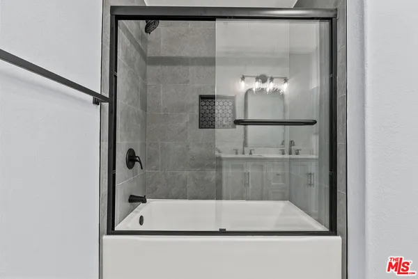 $3,350 | 18812 Vista Del Canon, Unit D, Newhall, CA 91321