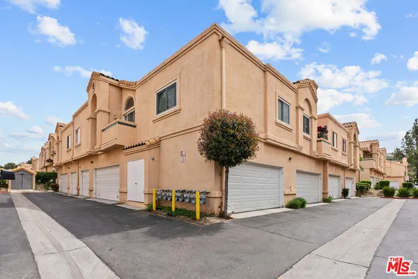 $3,350 | 18812 Vista Del Canon, Unit D, Newhall, CA 91321