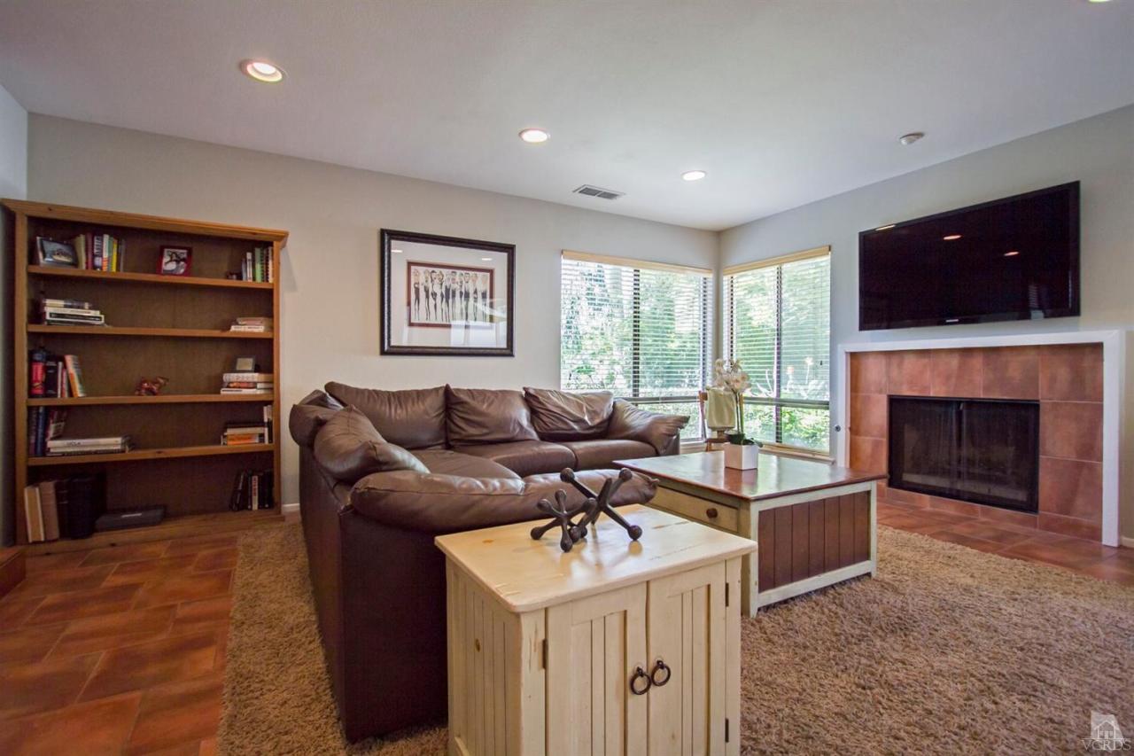 908 Thistlegate Road Oak Park, CA 91377 - Photo 3 of 34 Additional Photo