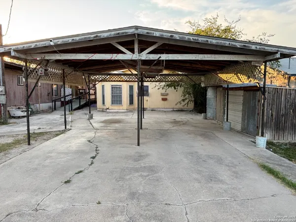 $165,000 | 214 East Rodriguez Street, Del Rio, TX 78840