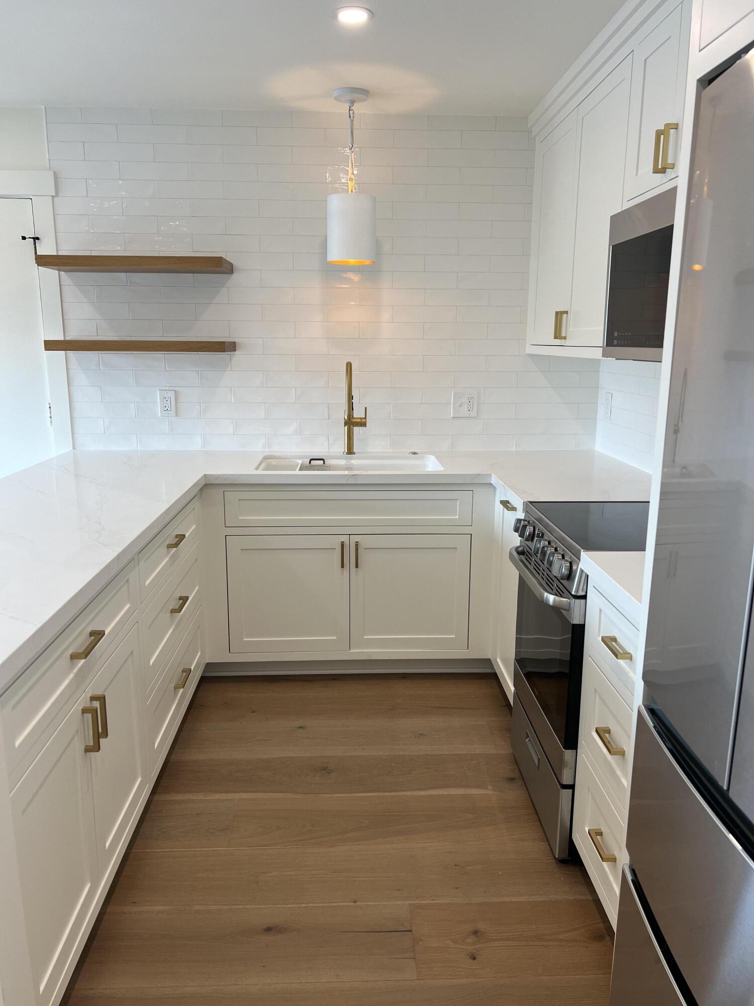 4700 Sandyland Road, Unit 8 Carpinteria, CA 93013 - Photo 3 of 17 Kitchen