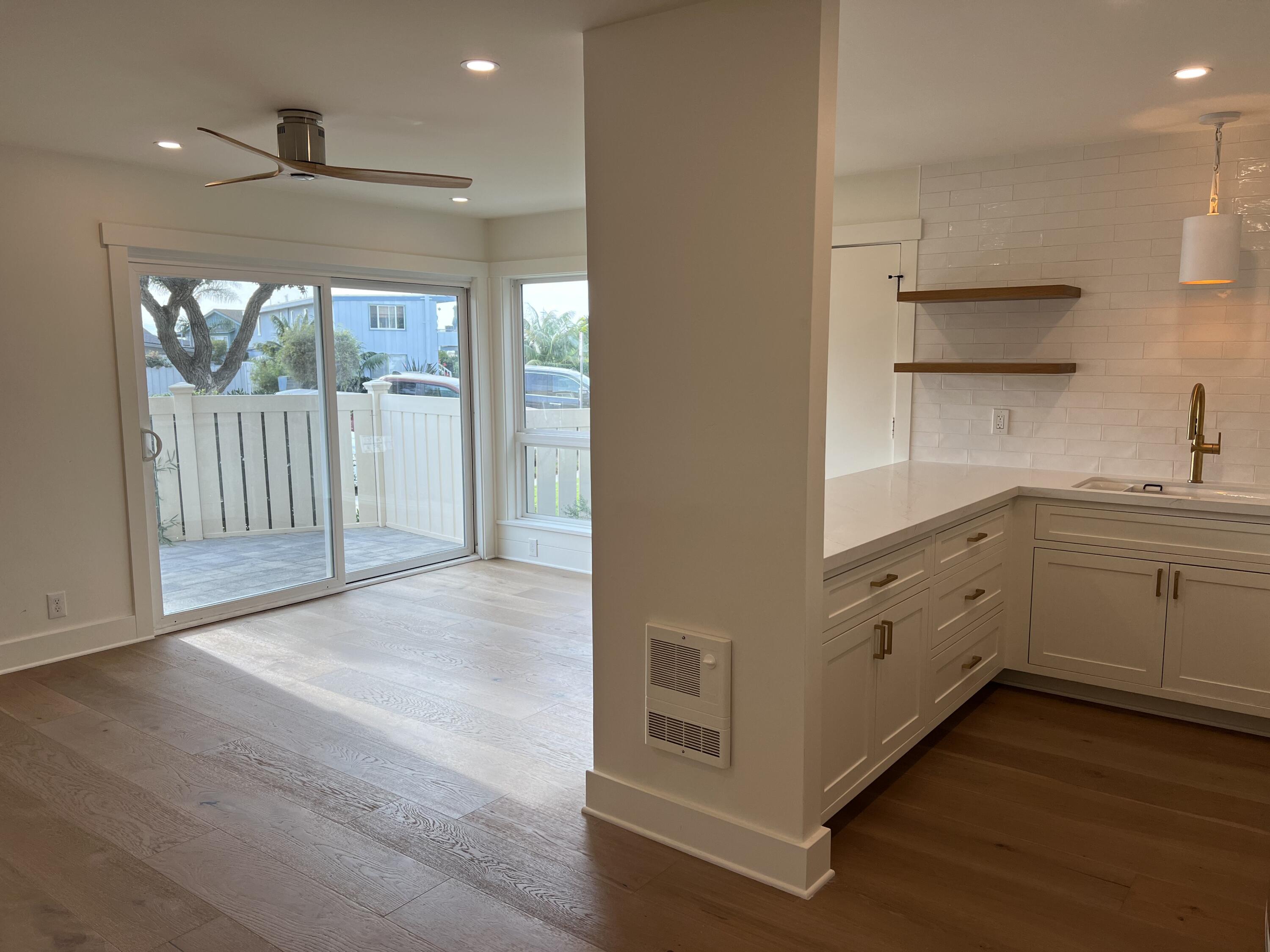 4700 Sandyland Road, Unit 8 Carpinteria, CA 93013 - Photo 4 of 17 Living Room & Kitchen