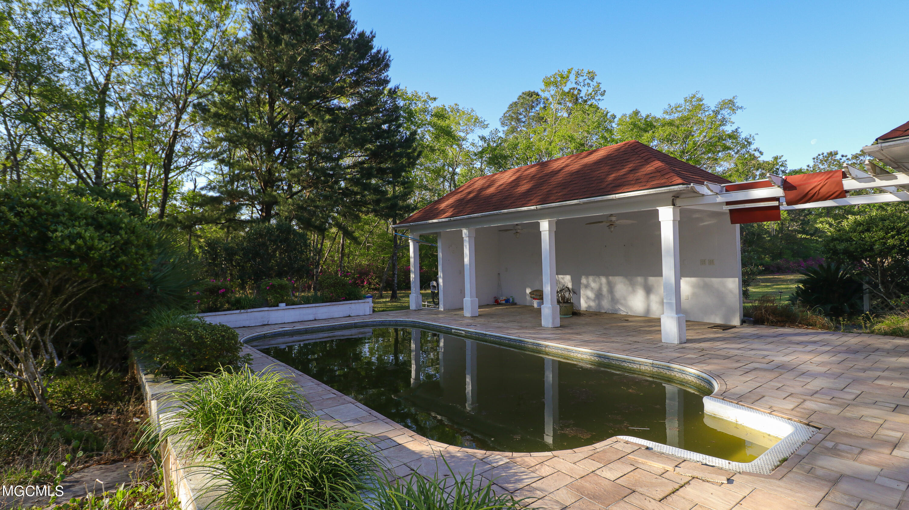 8512 Daisy Vestry Road Biloxi, MS 39532 - Photo 23 of 38 Swimming Pool