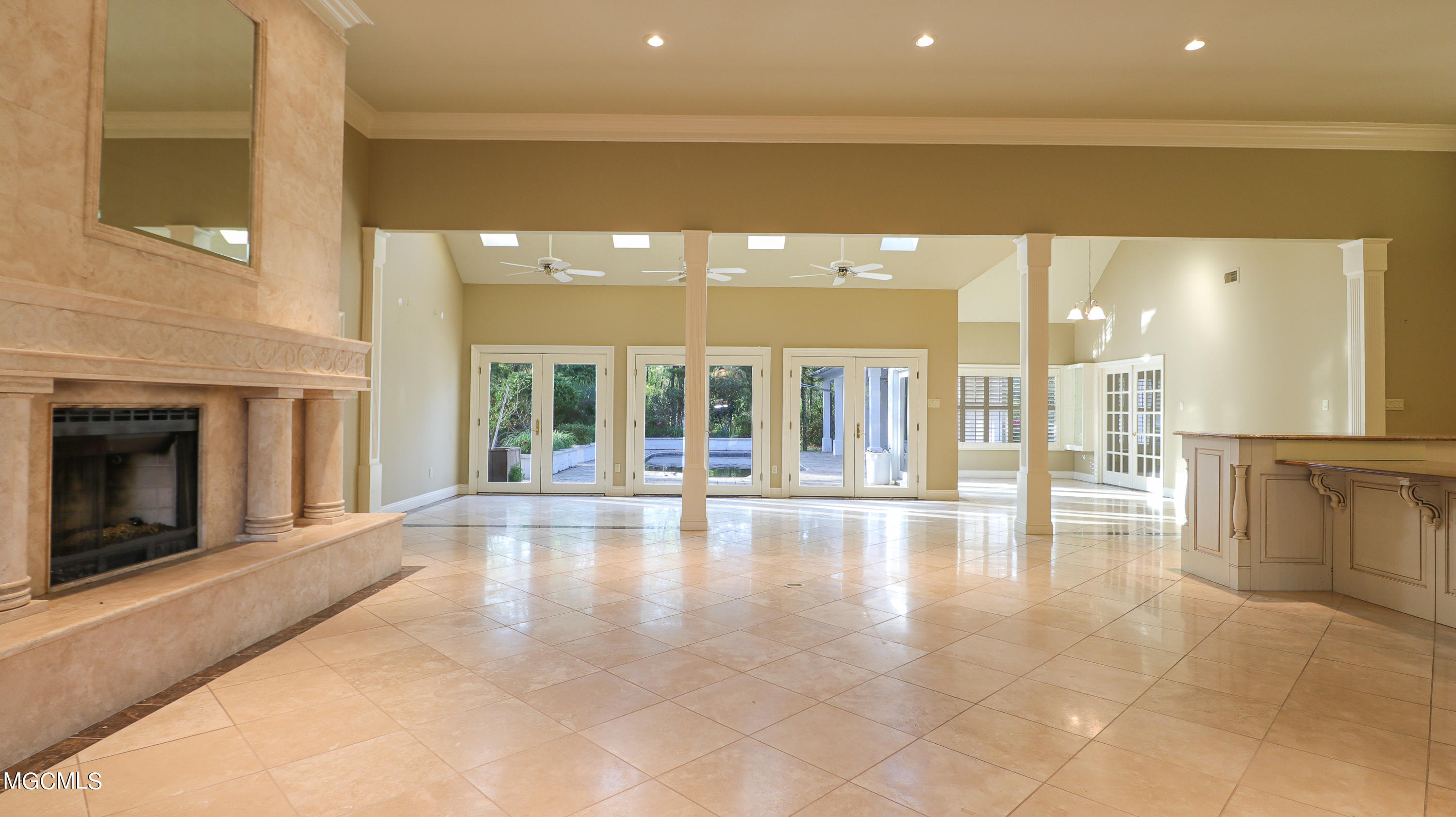 8512 Daisy Vestry Road Biloxi, MS 39532 - Photo 5 of 38 Living Area