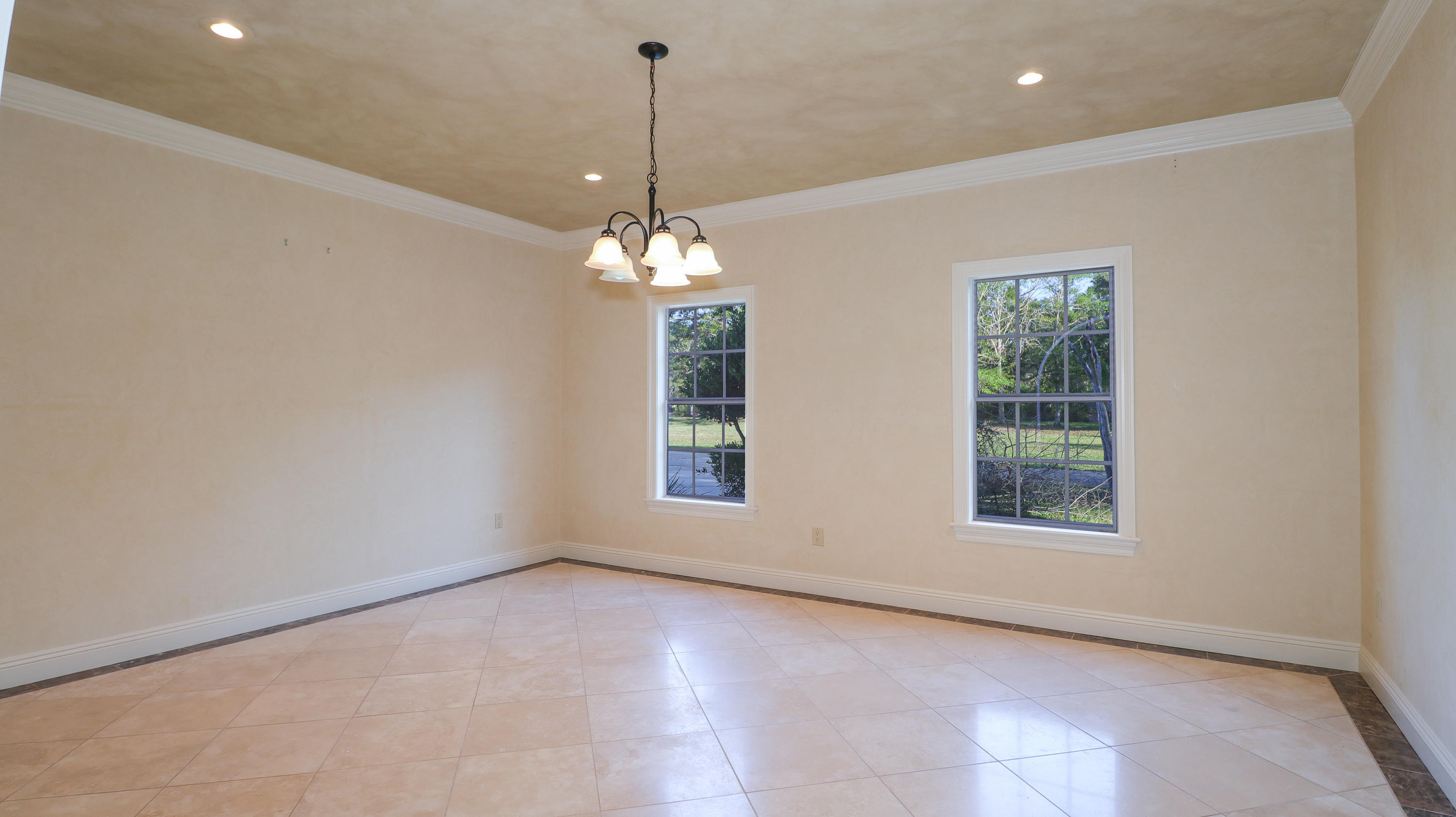 8512 Daisy Vestry Road Biloxi, MS 39532 - Photo 10 of 38 Fromal Dining
