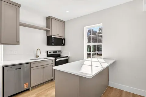 $2,750,000 | 435 West 9th Street, Dallas, TX 75208