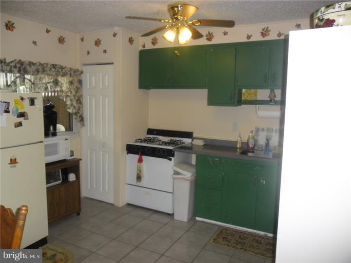3202 Morning Glory Road Philadelphia, PA 19154 - Photo 3 of 20