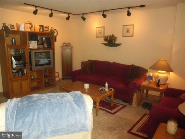 3202 Morning Glory Road Philadelphia, PA 19154 - Photo 6 of 20