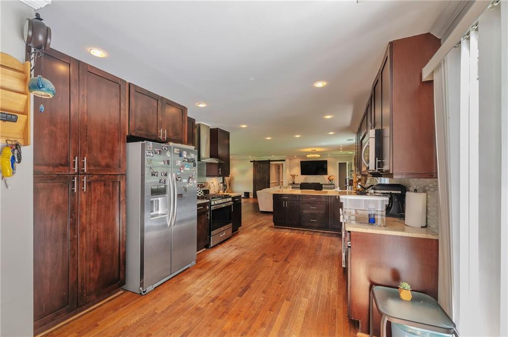 1651 Murdock Road Marietta, GA 30062 - Photo 5 of 30