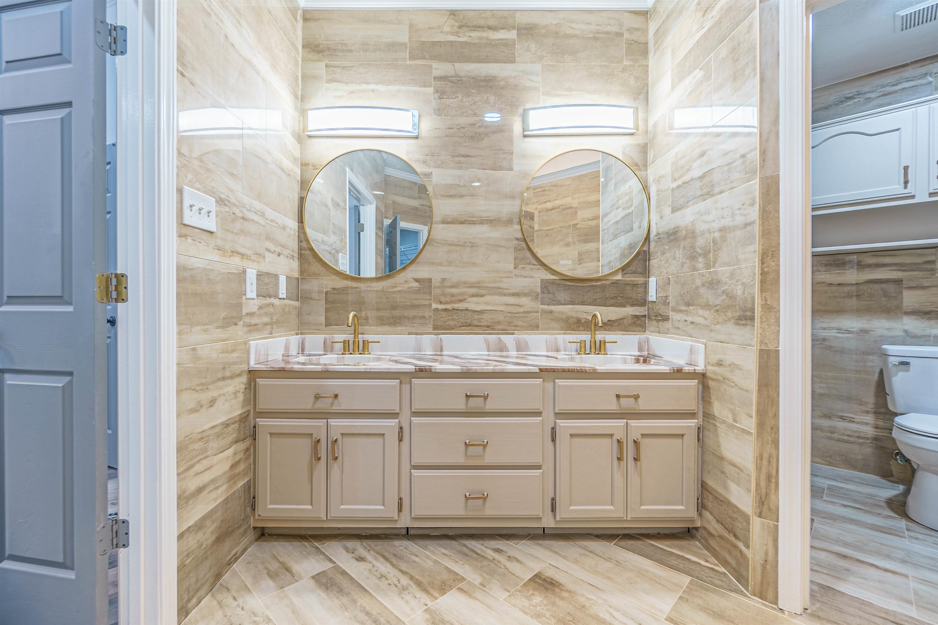 5406 Ross Road Memphis, TN 38141 - Photo 20 of 27 a bathroom with a double vanity sink and a mirror