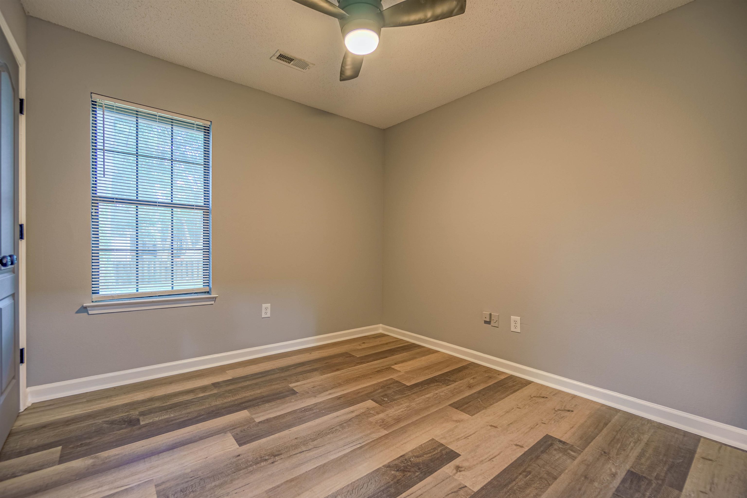 5406 Ross Road Memphis, TN 38141 - Photo 23 of 27 an empty room with windows