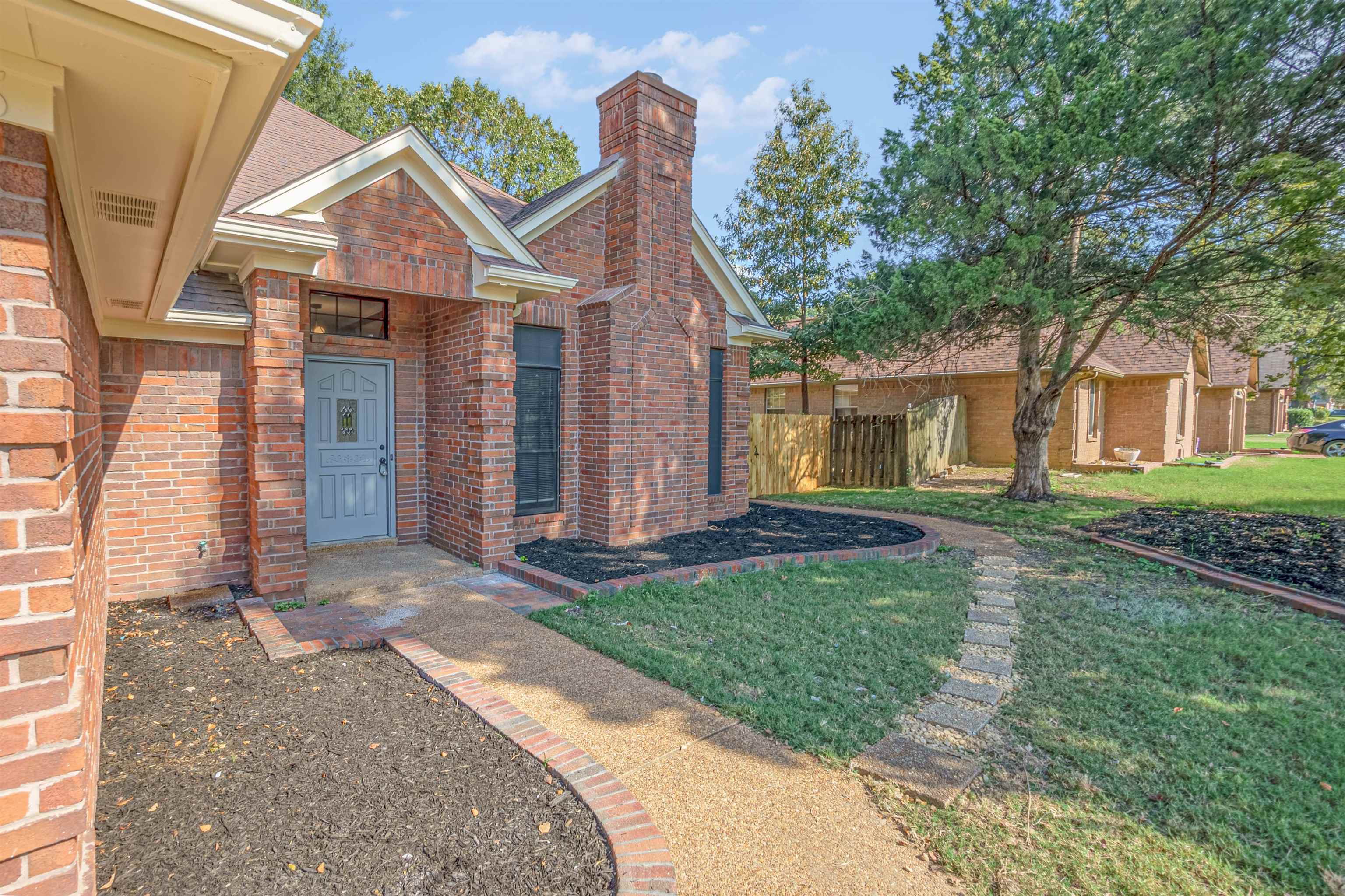 5406 Ross Road Memphis, TN 38141 - Photo 3 of 27 a front view of a house with garden