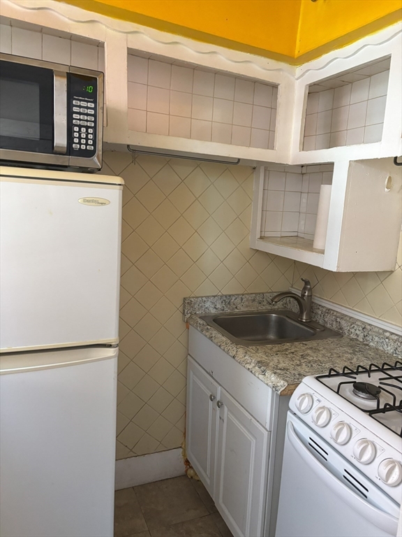 5 Braemore Road, Unit 10 Boston, MA 02135 - Photo 5 of 7