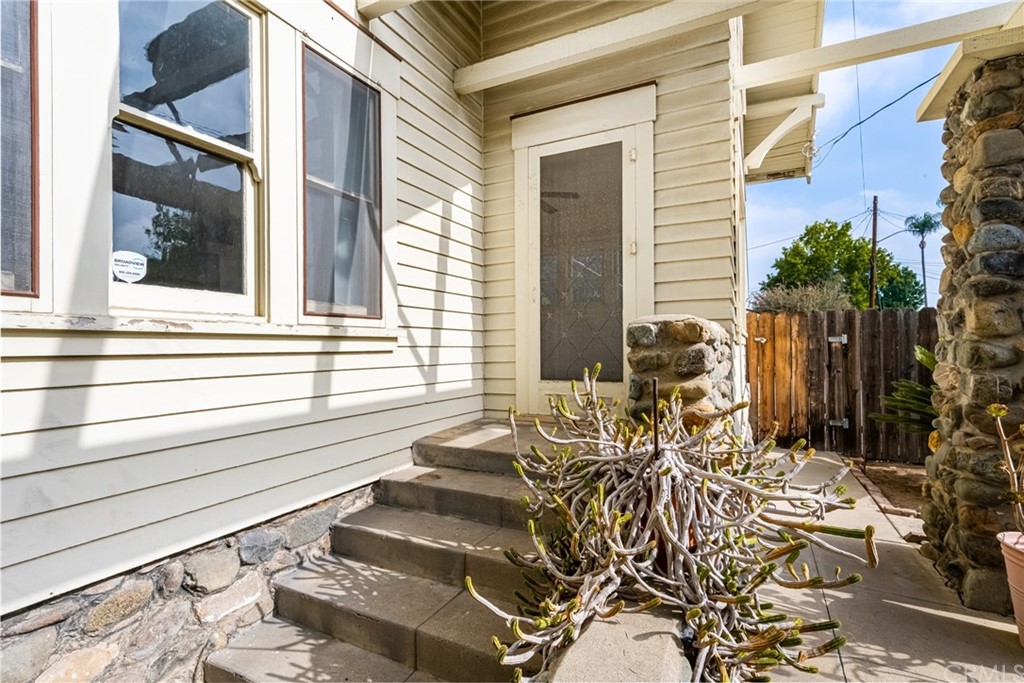 633 East Maple Avenue Orange, CA 92866 - Photo 18 of 51