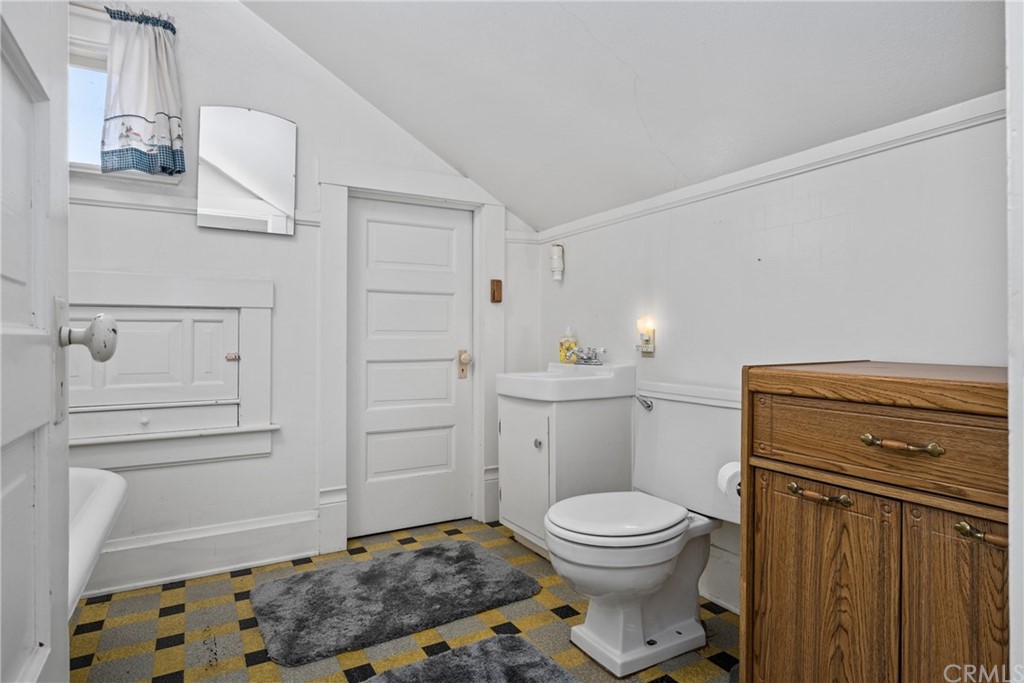 633 East Maple Avenue Orange, CA 92866 - Photo 31 of 51 a bathroom with a toilet and a shower