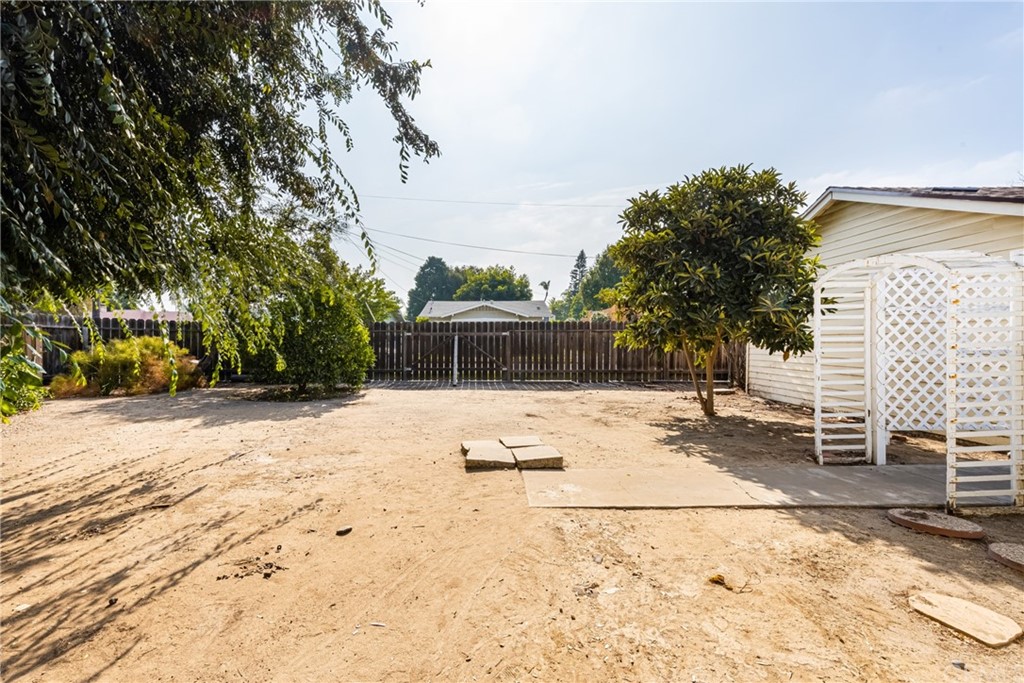 633 East Maple Avenue Orange, CA 92866 - Photo 36 of 51