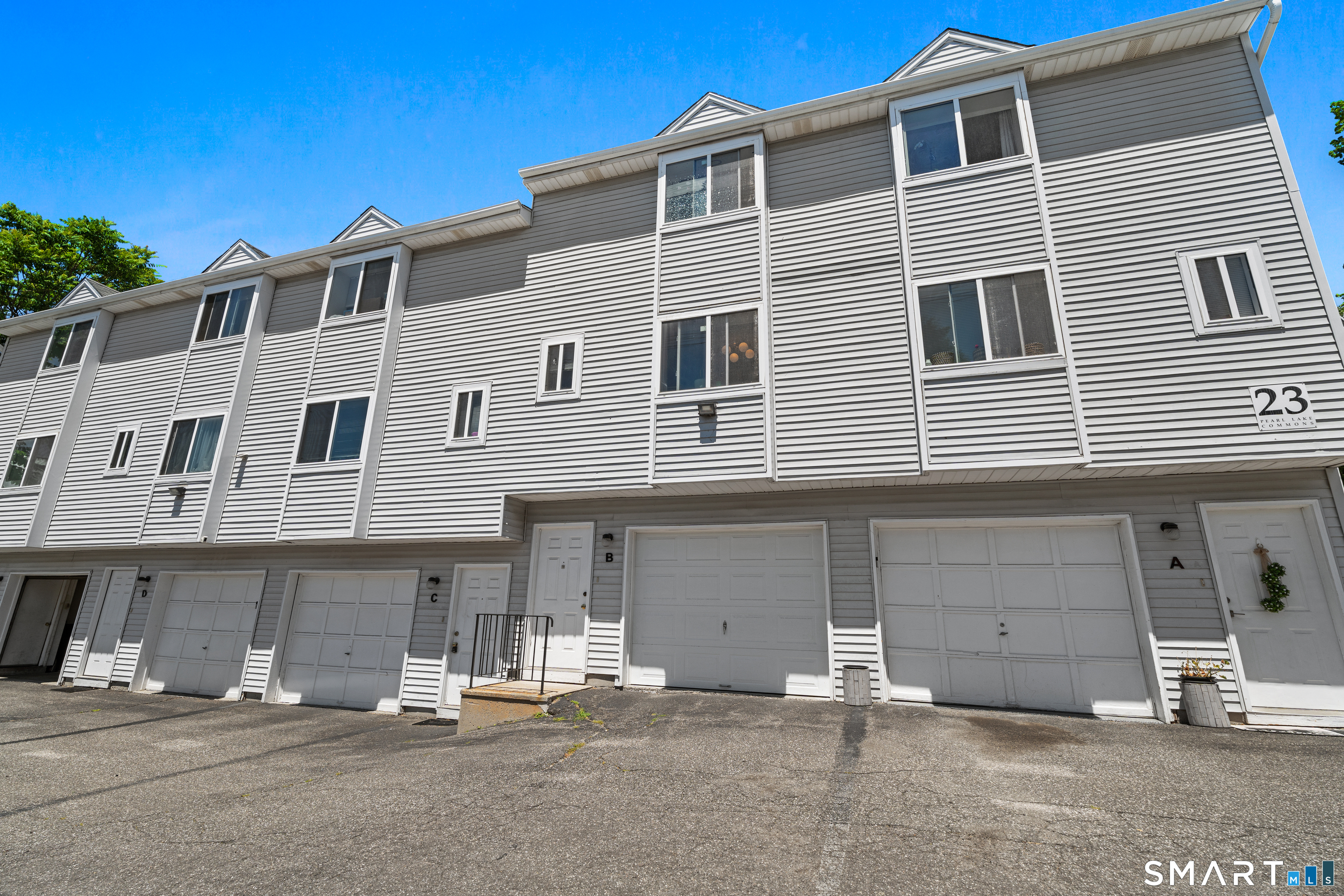 23 Pearl Lake Road, Unit B Waterbury, CT 06706 - Photo 1 of 14 a front view of a house