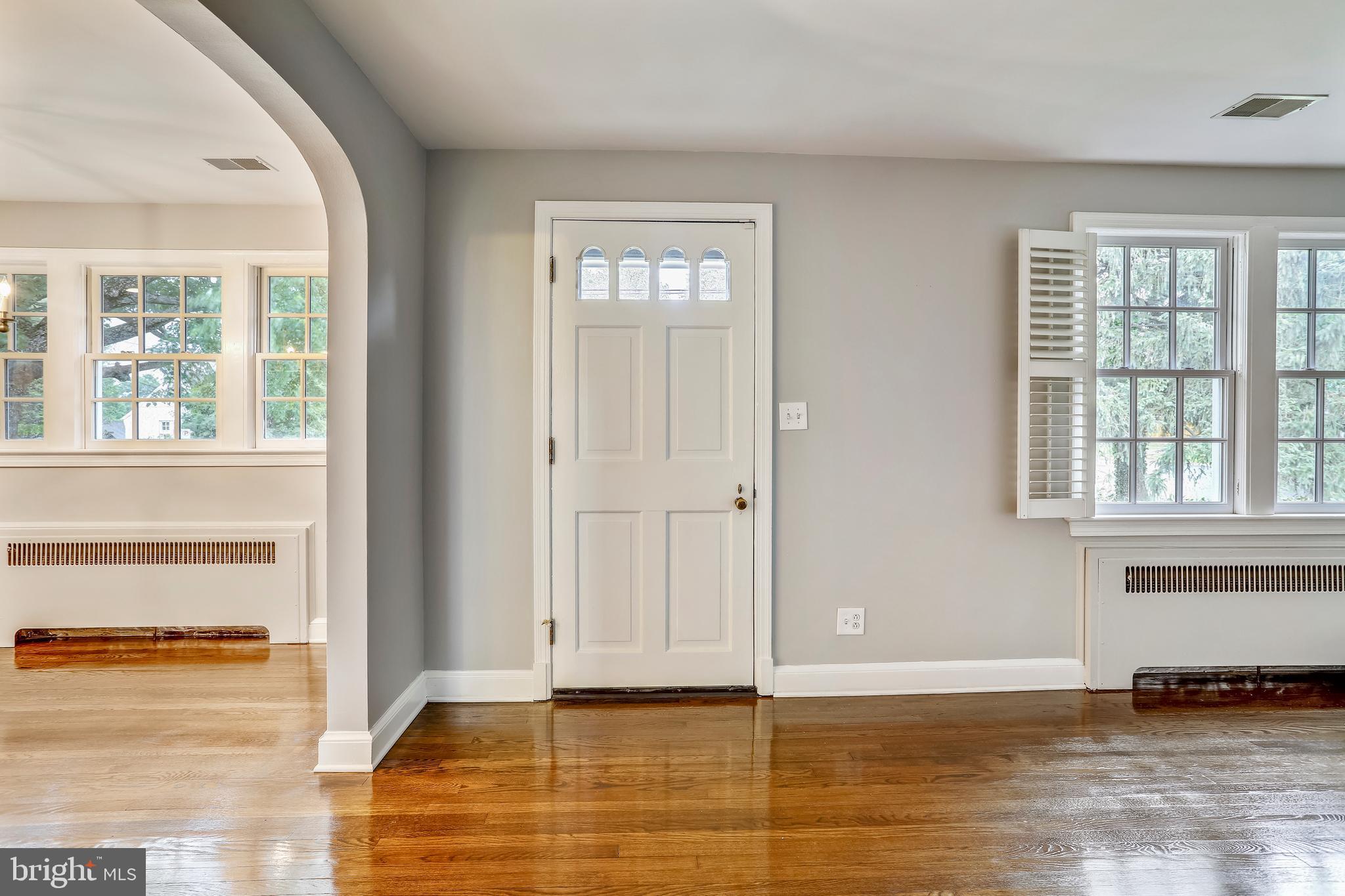 1815 Myrtle Road Silver Spring, MD 20902 - Photo 4 of 33 Foyer with Hardwood floors