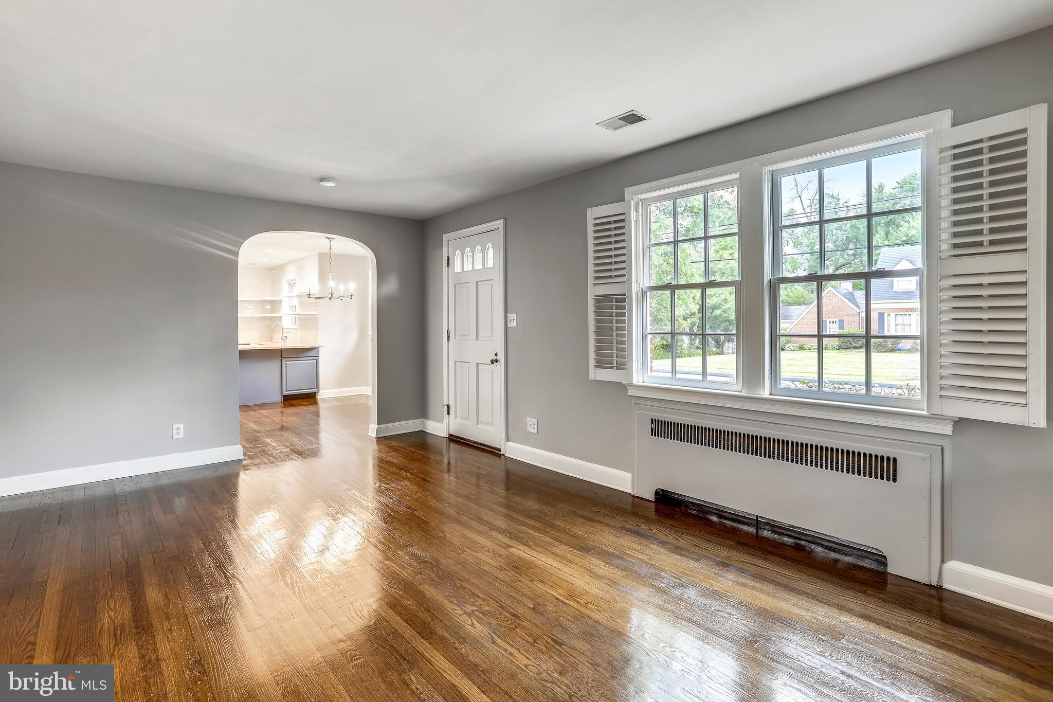 1815 Myrtle Road Silver Spring, MD 20902 - Photo 7 of 33 Natural light