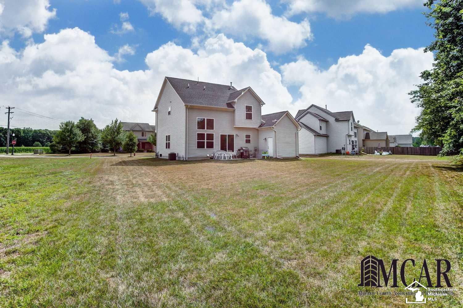 804 Golf Ridge Circle Dundee, MI 48131 - Photo 34 of 37 Back Yard and Exterior