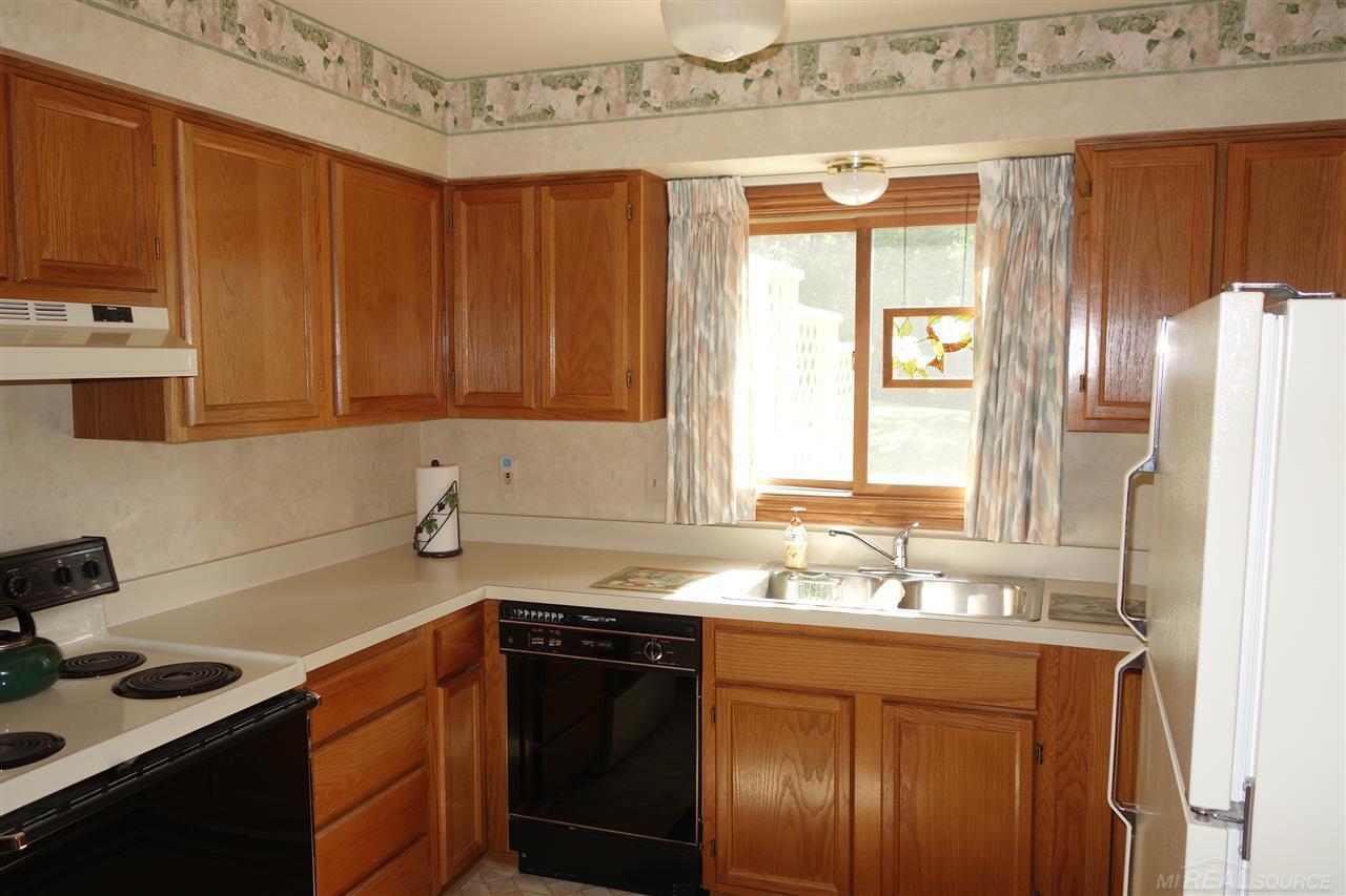 2151 Rochelle Park Drive Rochester Hills, MI 48309 - Photo 10 of 34
